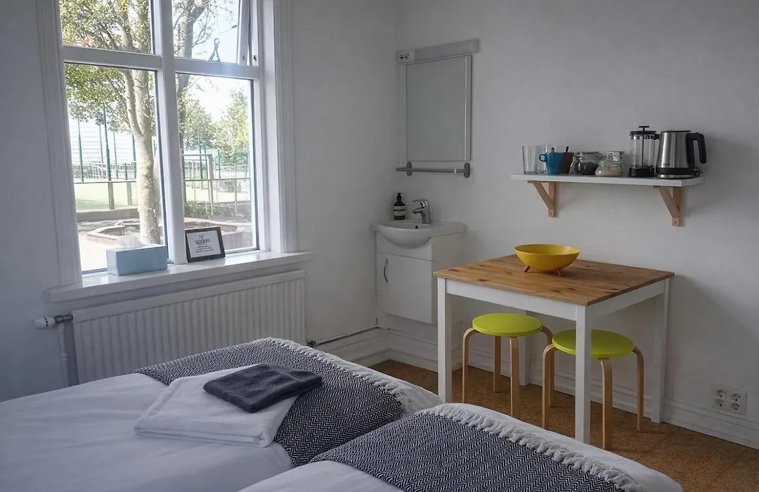 Refurinn Reykjavik Guesthouse-1